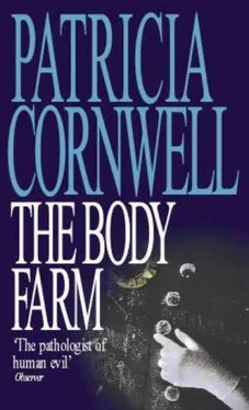 Patricia Cornwell The Body Farm обложка книги