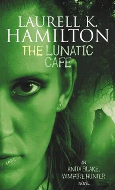 Лорел Гамильтон The Lunatic Cafe обложка книги