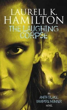 Лорел Гамильтон The Laughing Corpse обложка книги