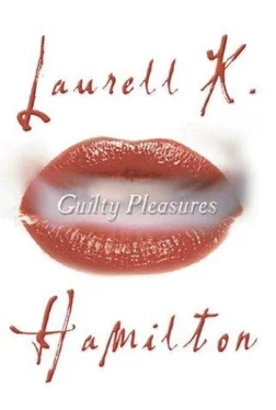 Лорел Гамильтон Guilty Pleasures обложка книги