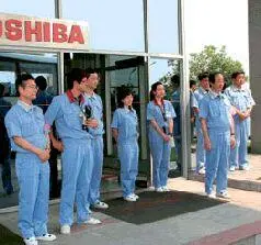 Кстати в Ханчжоу китайцам доверяют отнюдь не только работу руками По - фото 30