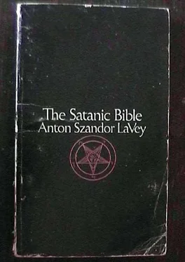 Anton LaVey The Satanic Bible обложка книги
