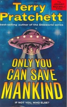 Terry Pratchett Only You Can Save Mankind обложка книги