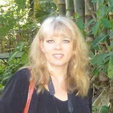 Julia Gousseva has a BA in English and French from Moscow State Linguistics - фото 2