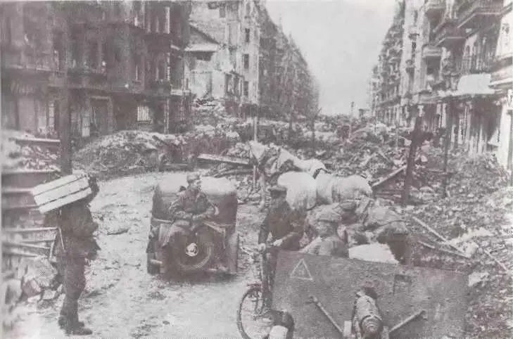 Так выглядели города Германии в последние дни войны Берлин май 1945 г - фото 50
