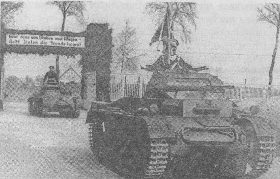 Лёгкие танки PzII AusfB и PzI AusfB из состава 1го батальона 10го - фото 7