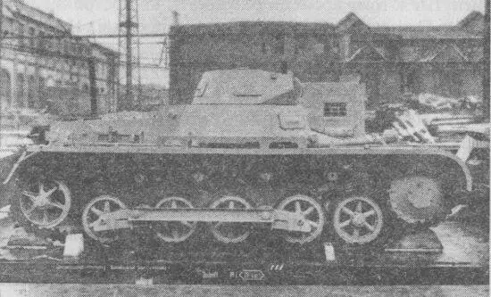 PzI AusfB отличался от модели А главным образом ходовой частью и силовой - фото 22