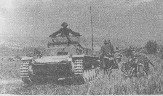 PzII AusfC во Франции Май 1940 года Бескровно прошло и присоединение к - фото 40