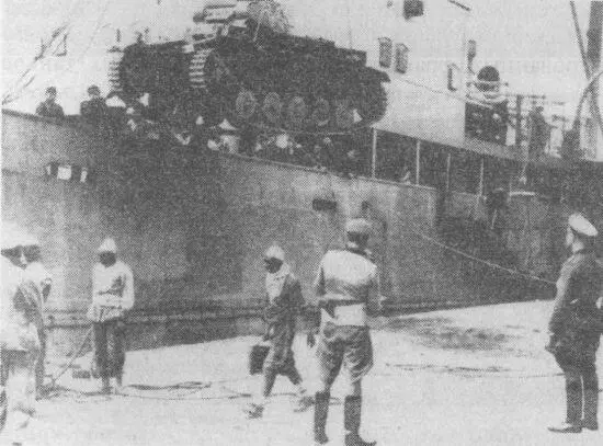 Выгрузка танков в порту Триполи 10 марта 1941 года К началу наступления на - фото 42