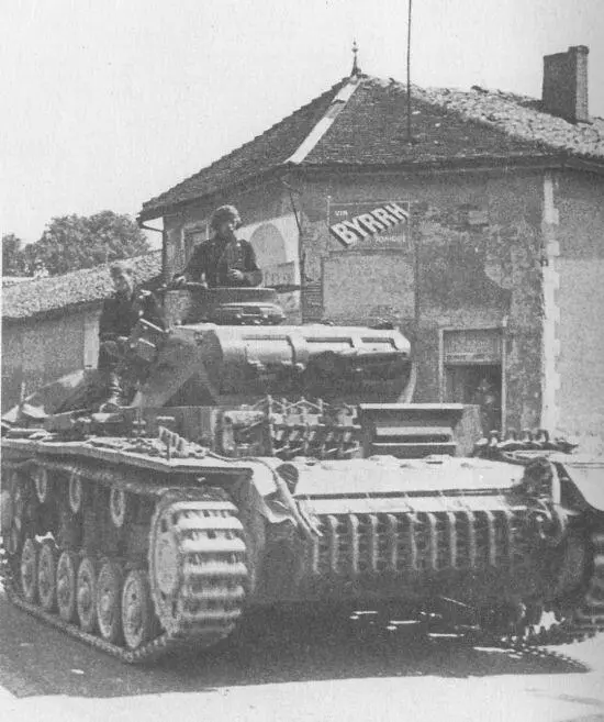 Живое воплощение блицкрига PzIII AusfE на дорогах Франции май 1940 года - фото 212