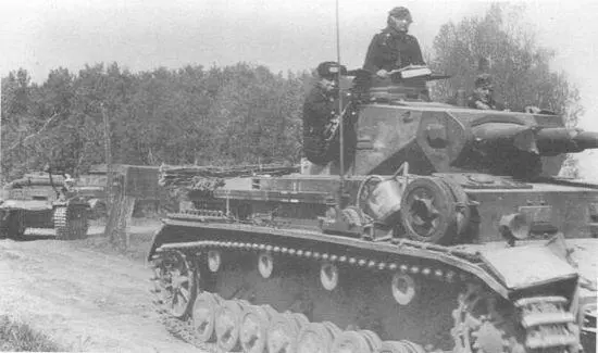 Pz IV AusfB 10й танковой дивизии в окрестностях Седана Франция 1940 год - фото 215