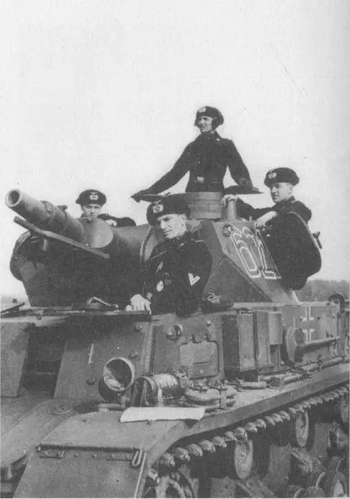 PzIV AusfD 19й танковой дивизии осень 1940 года На лобовом и бортовом - фото 216