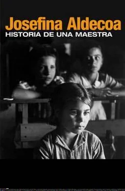 Josefina Aldecoa Historia de una maestra обложка книги