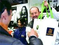 После триумфального дебюта в США и Европе запуск игровой консоли Xbox 360 в - фото 9