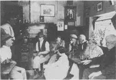 Посетители бара Зеленый дракон в Хартфордшире слушают выступления Черчилля по - фото 19