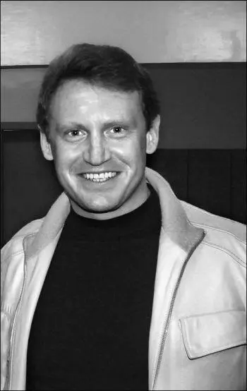 Андрей Бонд Я регулярно хожу в клубы И сегодня я встретился с моей старой - фото 5