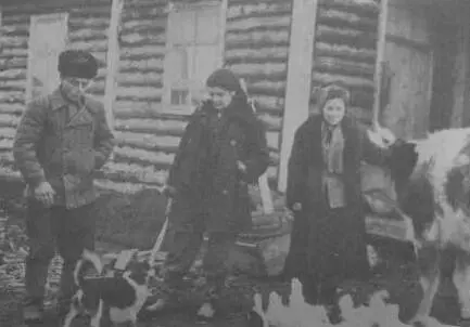 Дочь Переца Маркиша Ляля в ссылке Долгий Мост 1953 г Эстер и Давид Маркиш - фото 28