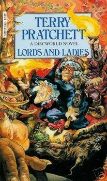 Terry Pratchett Lords And Ladies обложка книги