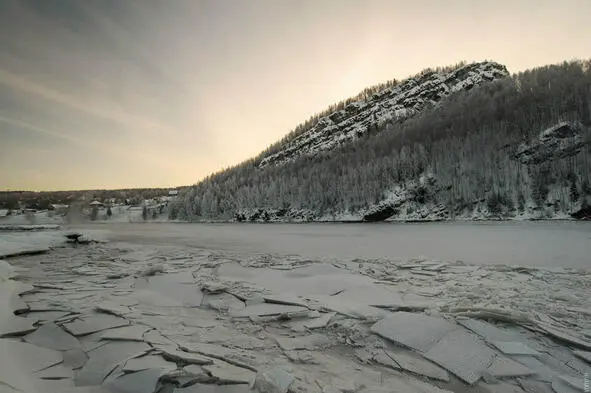 Западный Урал Скалы Ладейного лога на Косьве Альтернативой этому было - фото 1