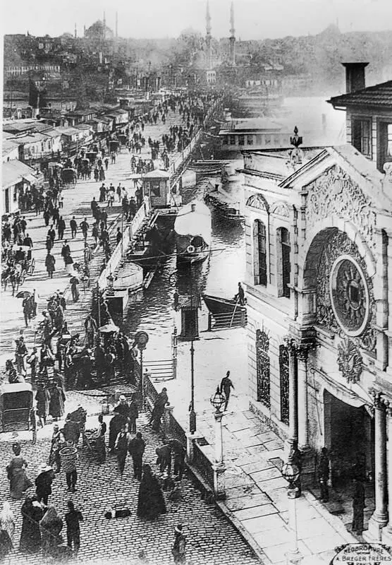 Подобно простым стамбульцам погруженным в свои повседневные проблемы Ахмет - фото 83