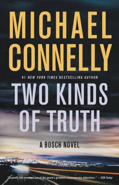 Майкл Коннелли Two Kinds of Truth обложка книги