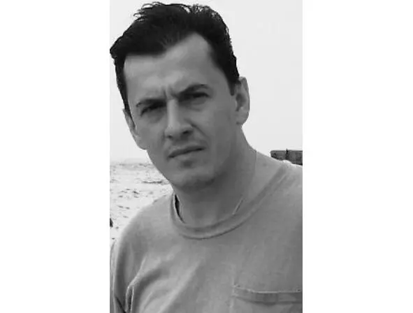 Родился в Курске в 1970 году Окончил Воронежское музыкальное училище по классу - фото 3