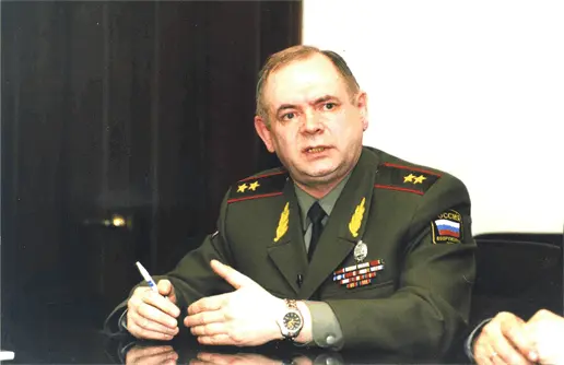 Именно при Лобове я получил звание генерала изелёную форму вместо своей - фото 17