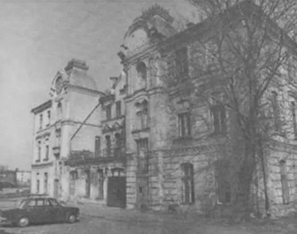 Фото из источника в списке литературы 16 Обновленная синагога представляла - фото 21
