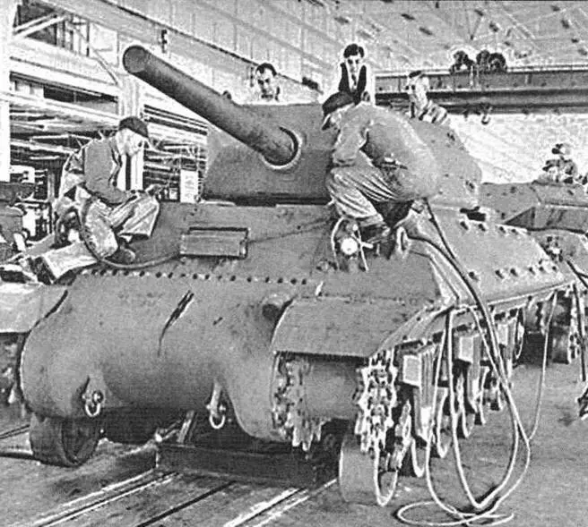 Сборка САУ М10 в цехе фирмы General Motors 1943 г В начале Второй мировой - фото 24