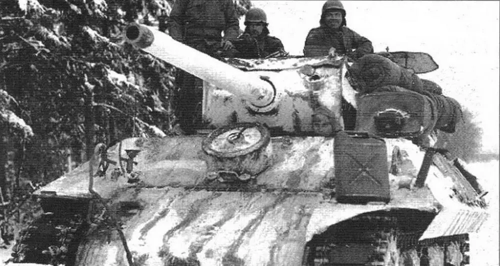 Американская САУ М10 в белом камуфляже Западный фронт Ардены декабрь 1944 г - фото 27