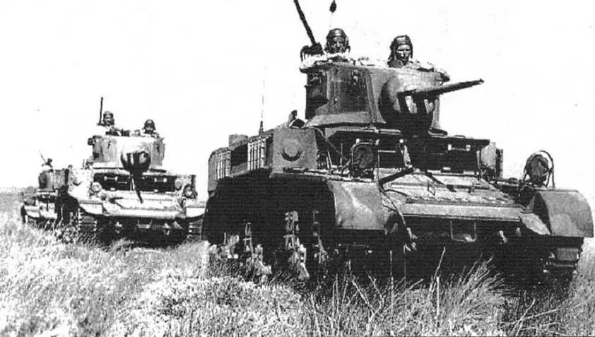Колонна танков M3А1 выдвигается по степи к переднему краю обороны 1943 г Они - фото 33
