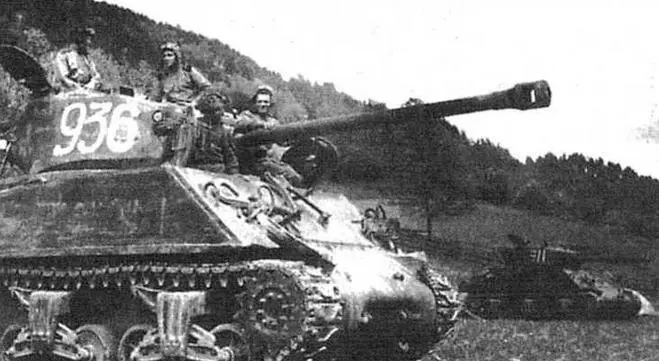 Танки Sherman 1го батальона 46й танковой бригады прорвались в Альпы Весна - фото 41
