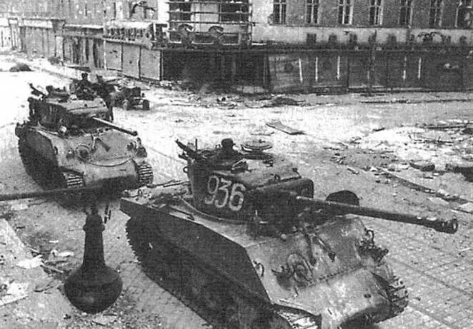 На улицах Вены танки Sherman 9й гв мехкорпус 9 апреля 1945 г Sherman в - фото 42