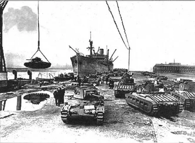 Выгрузка прибывших танков Matilda в Архангельском морском порту Февраль 1942 - фото 5