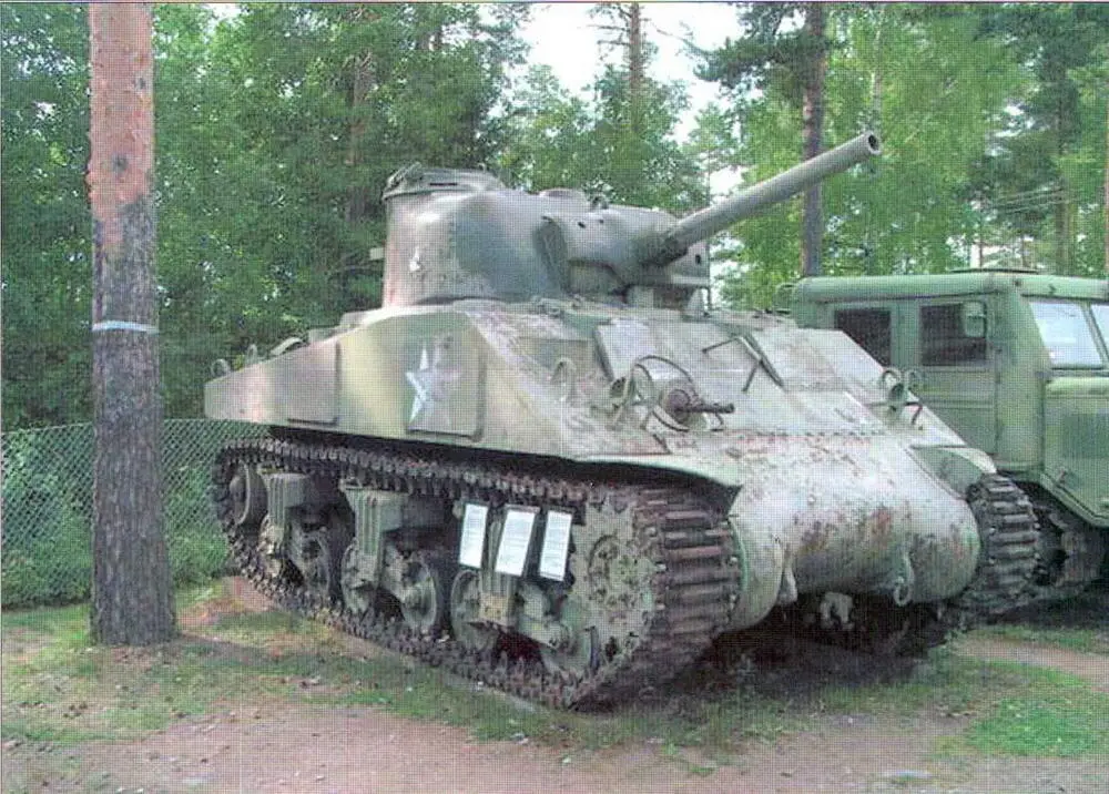 Средний танк М4 General Sherman Бронетранспортёр M3А1 Scout Car - фото 76