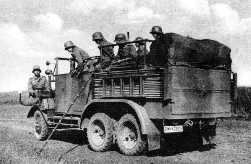 Автомобиль BussingNAG G31 Kfz 77 телефонной связи оборудованный для - фото 28