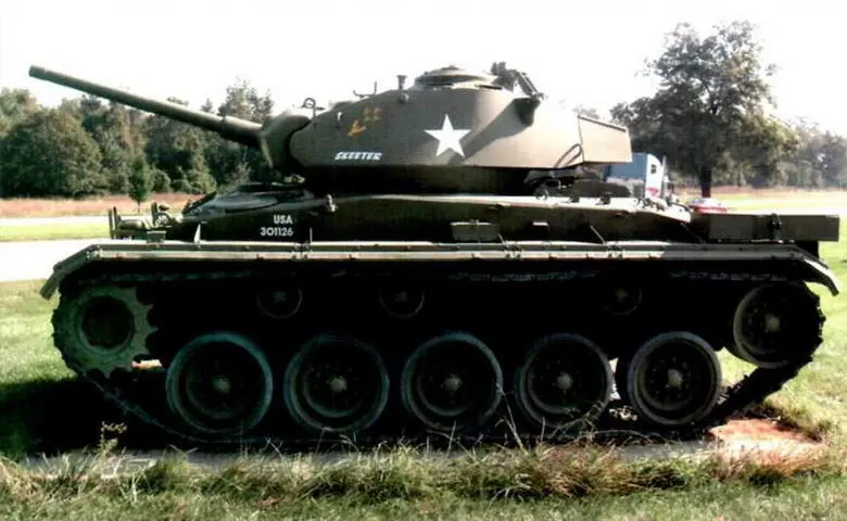 Легкий танк М24 Самоходная гаубица М7 Легкий танк M3А1 - фото 92