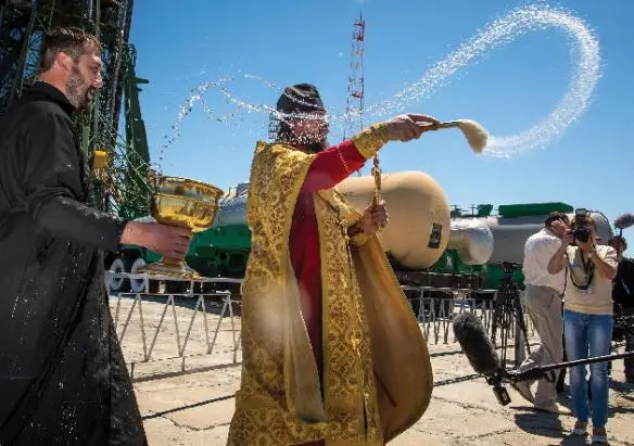 Russian Orthodox priest Father Job blesses the Soyuz rocket that will take us - фото 55