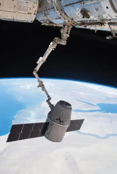 While flying about 250 miles above Earth we used our stations robotic arm to - фото 62