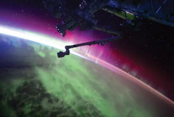 One of the incredible auroras we sometimes flew through Credit 45 ILLUSTRATION - фото 70