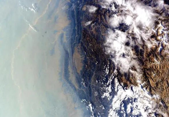 Pollution from the Indian subcontinent as it butts up against the Himalayas - фото 75
