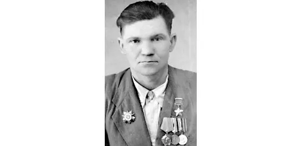 Родился 13 марта 1917 г в селе Рассказань ныне Балашовского района Саратовской - фото 17