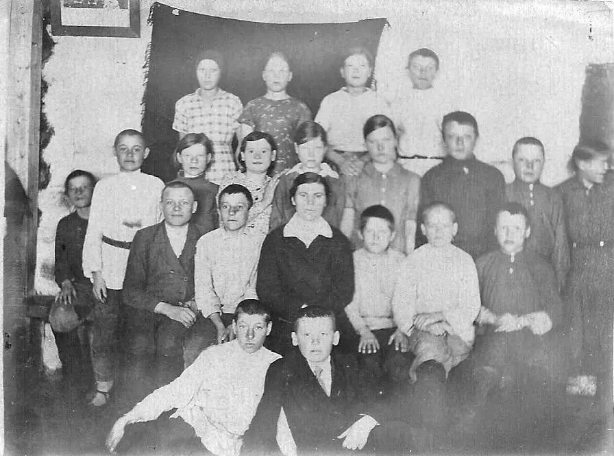 Село Пустынное Засыпкина Евдокия Петровна и её четвёртый класс В школе - фото 21