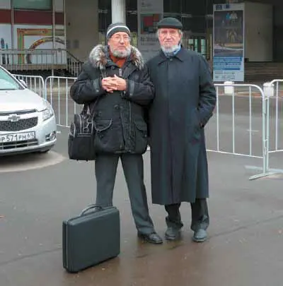 В В и Вл Вл после посещения выставки Натальи Гончаровой Москва Октябрь - фото 69