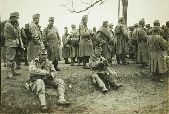 Пленные австрийцы 1 5 октября 1914 год27 полк дислоцировался в деревне - фото 10