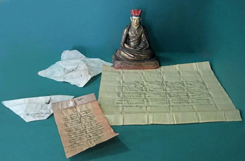 Рис 111 и 112 Статуэтка Шестого Шамарпы и ее содержимое с пояснениями - фото 21