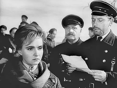 Оптимистическая трагедия 1963 г Вместе но разные навсегда Б А - фото 8