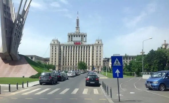 Бульвар Димитрия Кантемира Мой хостел размещался во дворах за рядом - фото 15