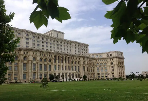 Попасть внутрь здания Дворца Парламента не сложно Многие кто читает статьи на - фото 30