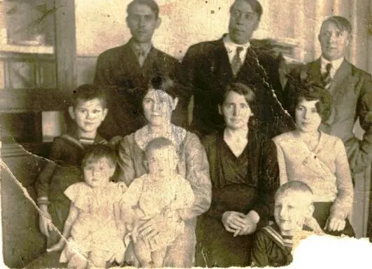 Рис 8 Семьи Зайцевых братьев Виноградовых 1938 г Однажды он разрешил мне - фото 10